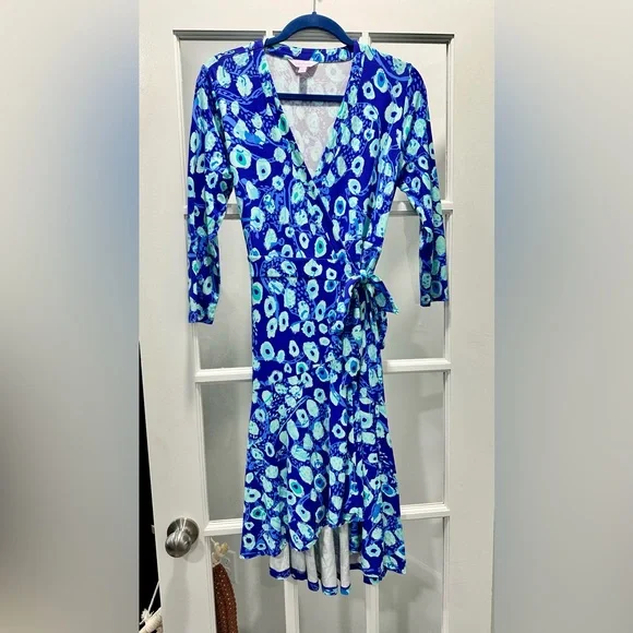 Lilly Pulitzer Rozaline Wrap Dress Multi
Color Lil Kitty Print - Small - Picture 2 of 7